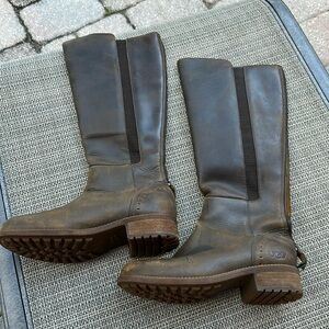 UGG VINSON RIDING BOOTS. SIZE 6.5
